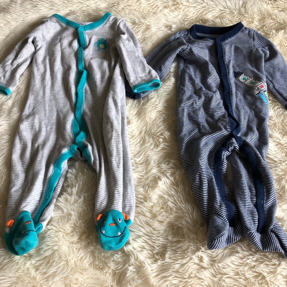 Carter’s footed pajama set
